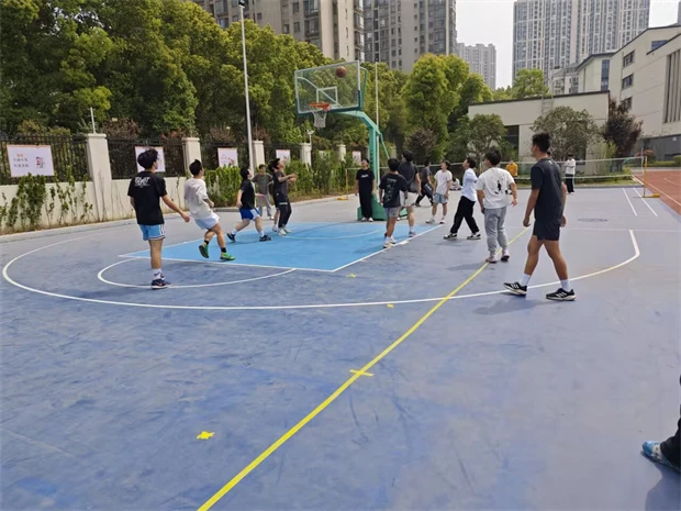 如何通过模拟比赛环境提高篮板实战能力?_0